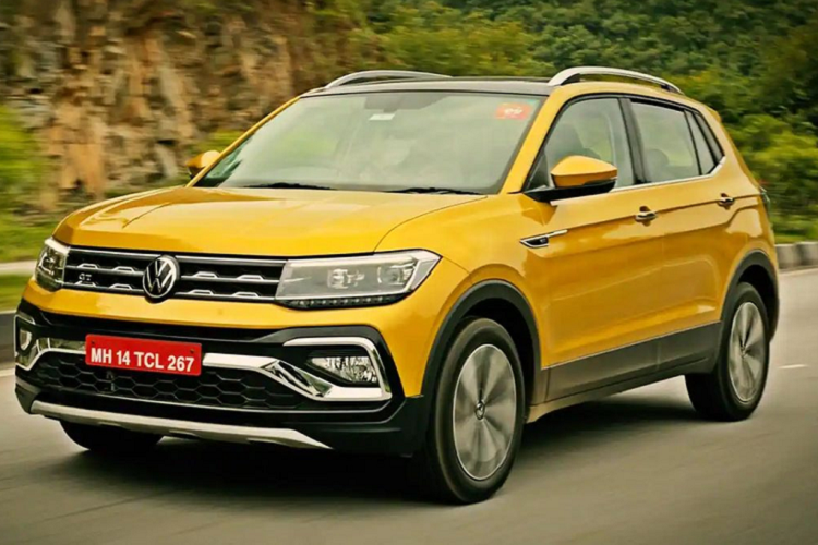 Volkswagen T-Cross 2022 tại Việt Nam được nhập khẩu nguyên chiếc từ Ấn Độ, với 2 phiên bản Elegance và Luxury. Tại Ấn Độ, T-Cross được gọi là Taigun. Volkswagen T-Cross là một chiếc SUV đô thị trẻ trung, năng động được phát triển dựa trên nền tảng khung gầm MQB (Modular Transverse Matrix) nổi tiếng.