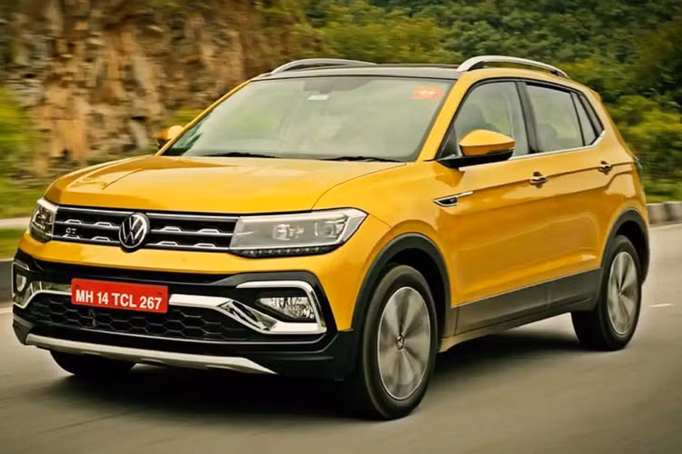 Volkswagen T-Cross 2022 tại Việt Nam được nhập khẩu nguyên chiếc từ Ấn Độ, với 2 phiên bản Elegance và Luxury. Tại Ấn Độ, T-Cross được gọi là Taigun. Volkswagen T-Cross là một chiếc SUV đô thị trẻ trung, năng động được phát triển dựa trên nền tảng khung gầm MQB (Modular Transverse Matrix) nổi tiếng.