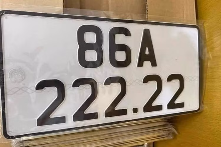 Theo quan niệm phương Đông, số 2 tượng trưng cho sự có đôi, có cặp nên là con số của niềm hạnh phúc, trọn vẹn, tượng trưng cho tính cân bằng và bền vững. Dãy số "222.22" được cho là sẽ mang đến sự nghiệp vững chãi, cuộc sống êm đềm cho chủ nhân.