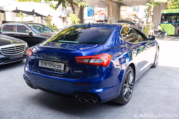 Maserati Ghibli GranSport sử dụng khối động cơ V6 3.0L sản sinh công suất tối đa 430 mã lực và mô-men xoắn cực đại 550 Nm, kết hợp cùng hộp số tự động ZF 8 cấp. Xe có khả năng tăng tốc 0-100 km/h trong 4,9 giây, trước khi đạt tốc độ tối đa 286 km/h.