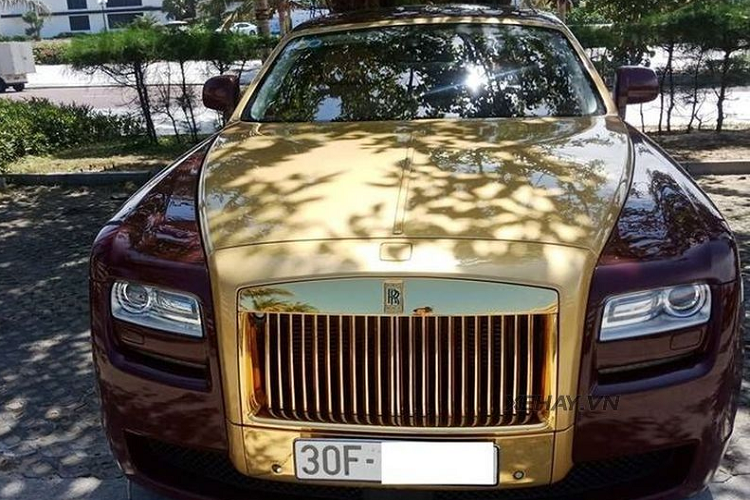 Kết hợp cùng hộp số tự động ZF 8 cấp, Rolls-Royce Ghost mất khoảng 5 giây để tăng tốc từ vị trí xuất phát lên 100 km/h trước khi đạt vận tốc tối đa 250km/h.