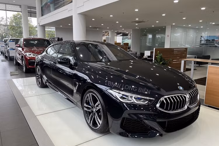 Theo tìm hiểu, BMW 840i Gran Coupe 2022 mới đã chính thức có mặt tại Việt Nam, đợt đầu chỉ có khoảng 4 chiếc được nhập về, trong đó đã có 2 chiếc tìm được chủ nhân. Điều này cho thấy sức hút lớn của dòng 8-Series đối với các đại gia Việt.