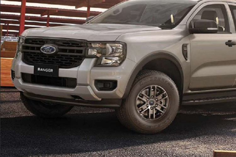 Tại thị trường Thái Lan, giá xe Ford Ranger 2022 bản XL dao động từ 554.000 - 635.000 Baht (khoảng 375 - 430 triệu đồng). Con số tương ứng của bản XL+ là 699.000 - 792.000 Baht (474 - 537 triệu đồng). 