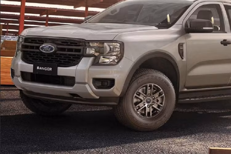 Tại thị trường Thái Lan, giá xe Ford Ranger 2022 bản XL dao động từ 554.000 - 635.000 Baht (khoảng 375 - 430 triệu đồng). Con số tương ứng của bản XL+ là 699.000 - 792.000 Baht (474 - 537 triệu đồng). 