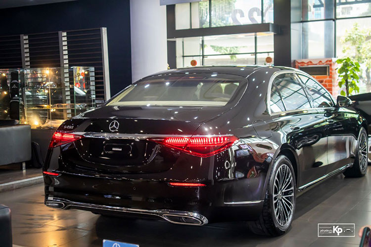 Mercedes-Benz S 450L 2022 ở Việt Nam được trang bị khối động cơ M 256 I-6 3.0L mới tích hợp công nghệ hỗ trợ điện EQ Boost 48V. Động cơ trên cho công suất cực đại 367 mã lực tại 5500 - 6100 vòng/phút và mô-men xoắn cực đại 500Nm tại 1600 - 4500 vòng/phút.