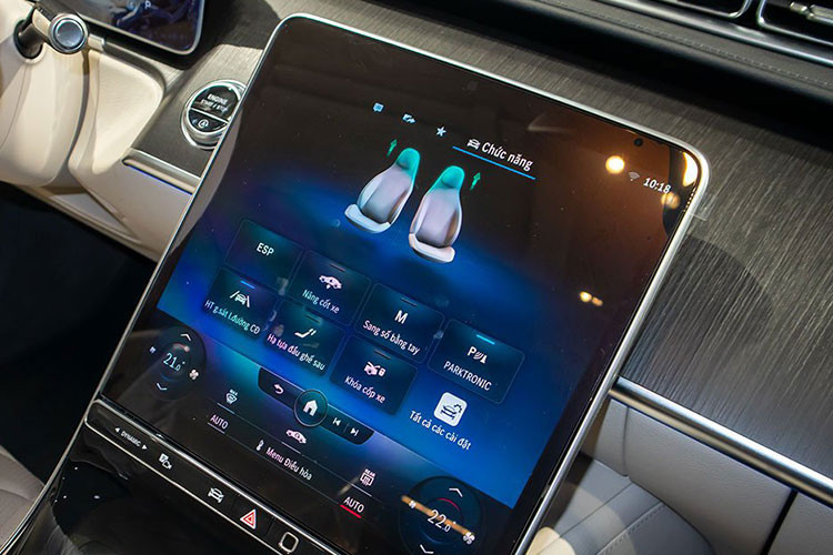 Khánh My chia sẻ, chiếc Mercedes-Benz S450 L hơn 5,3 tỷ đồng mới tậu này được xem là món quà mà cô tự thưởng cho bản thân sau những ngày chăm chỉ làm việc, kinh doanh.