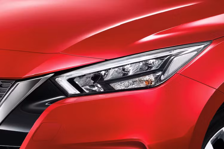 Nissan Almera là mẫu xe đầu tiên và duy nhất trong phân khúc B-Sedan được trang bị động cơ 1.0L Turbo tăng áp. Công nghệ động cơ tiên tiến mang lại cho Nissan Almera sức mạnh 100Ps tại 5,000 vòng/phút và momen xoắn cực đại lên tới 152- 160Nm tại tốc độ 2,400-4,000 vòng/phút, cho khả năng bứt tốc mạnh mẽ đáng kinh ngạc cùng khả năng vận hành vượt trội.