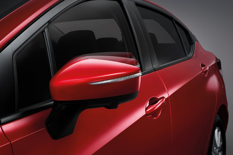 Với momen xoắn cực đại đạt được ngay ở vòng tua thấp (2,400 rpm), Nissan Almera tạo ra sự khác biệt rõ rệt mà không thể tìm thấy ở những chiếc xe sử dụng động cơ truyền thống. Hơn thế nữa, công nghệ động cơ tiên tiến giúp cho Nissan Almera có khả năng tiết kiệm nhiên liệu đặc biệt ấn tượng trên cả điều kiện vận hành trong và ngoài đô thị.