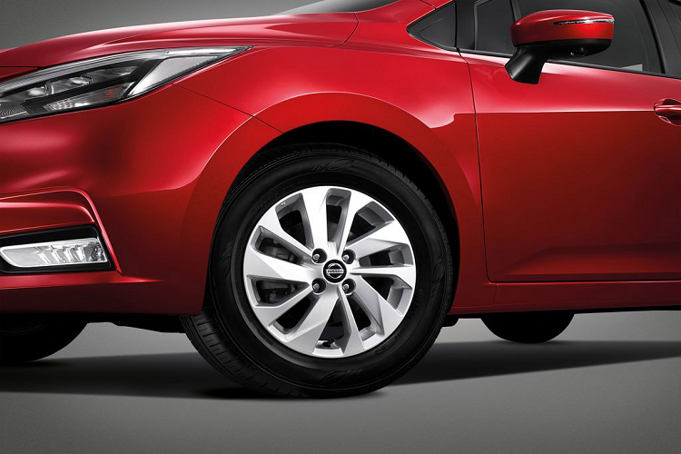 Công nghệ Mirror Bore Coating – công nghệ vốn chỉ được áp dụng trên siêu xe thể thao Nissan GTR, giúp tiết kiệm nhiên liệu bằng cách giảm ma sát bên trong động cơ. Bên cạnh đó, công nghệ này sử dụng một lớp phủ siêu mỏng giúp tăng khả năng dẫn nhiệt, dẫn đến hiệu suất làm mát tốt hơn và động cơ hoạt động êm hơn, đồng thời cải thiện hiệu suất của toàn bộ động cơ.