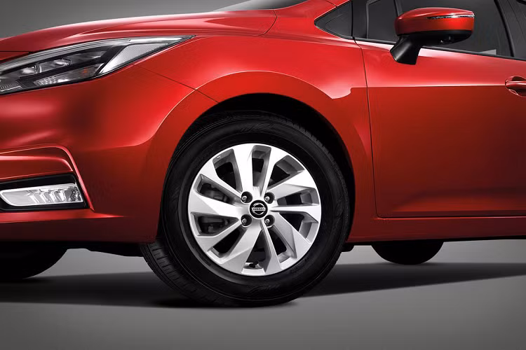 Công nghệ Mirror Bore Coating – công nghệ vốn chỉ được áp dụng trên siêu xe thể thao Nissan GTR, giúp tiết kiệm nhiên liệu bằng cách giảm ma sát bên trong động cơ. Bên cạnh đó, công nghệ này sử dụng một lớp phủ siêu mỏng giúp tăng khả năng dẫn nhiệt, dẫn đến hiệu suất làm mát tốt hơn và động cơ hoạt động êm hơn, đồng thời cải thiện hiệu suất của toàn bộ động cơ.