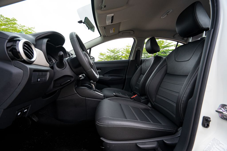 Với hàng loạt trang bị an toàn cao cấp, Nissan Almera đem lại cảm giác lái tự tin và tăng thêm niềm tự hào cho chủ sở hữu, nâng tầm tiêu chuẩn cho phân khúc B-sedan. Hệ thống này cho phép người lái có thể quan sát rõ nét các hình ảnh quanh xe trong thời gian thực thông qua 4 camera được lắp phía trước, phía sau và hai bên thân xe.