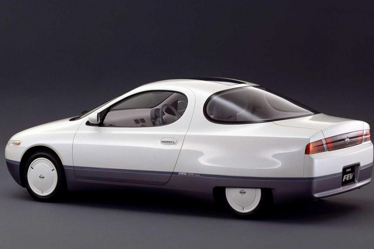 Xe điện Nissan FEV có thể sẽ không được bán chạy trong những năm đầu đến giữa những năm 1990 vì thị trường rõ ràng là chưa sẵn sàng tiếp nhận, bởi lúc ấy nhiên liệu đang rất rẻ và không có lợi ích gì để chuyển sang xe điện. Ngay cả chính Nissan cũng đã hình dung FEV là một chiếc xe điện với phạm vi hoạt động ngắn (theo lời đồn thổi của báo chí), và thậm chí vào thời điểm đó, nó sẽ là một chiếc xe chạy quanh đô thị tuyệt vời, dành cho những người có thể sạc nó tại nhà (vì không có trạm sạc xe điện công cộng trong những năm 1990).