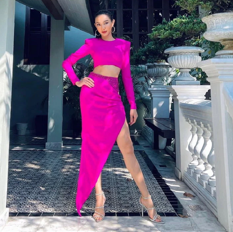 My nhan Viet mac mau hong: Dong Nhi bi che sen, Ha Ho U40 van “can” dep-Hinh-4