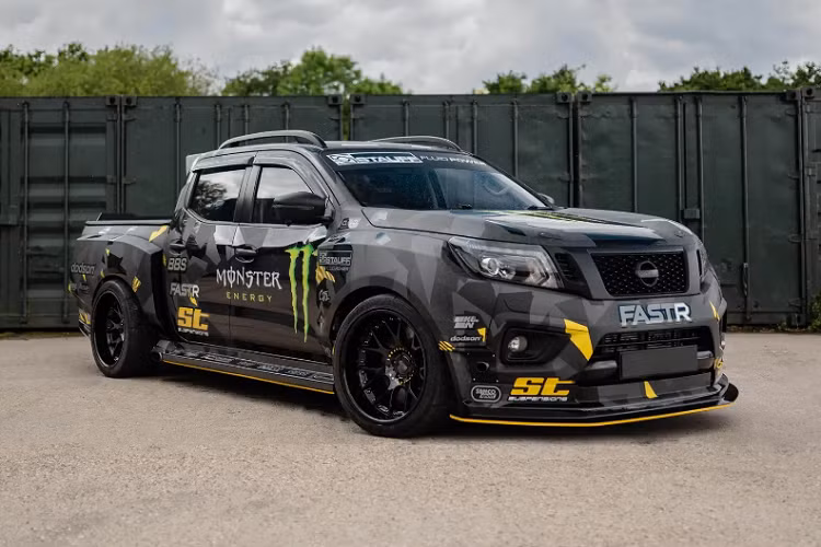 Tan thay chiec ban tai Nissan Navara 