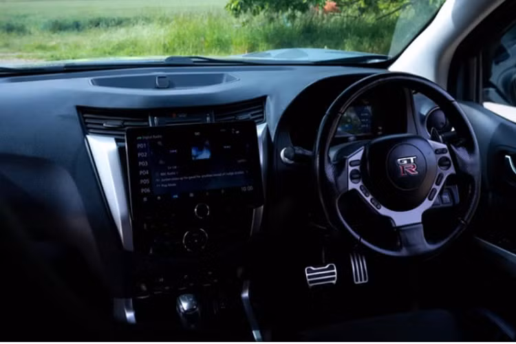 Xe sử dụng hộp số ly hợp kép đã được Dodson Motorsport điều chỉnh.