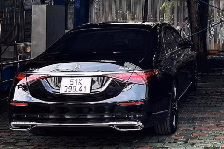 Tính năng điều chỉnh bằng cử chỉ và trợ lý ảo kích hoạt bằng khẩu lệnh “Hey Mercedes” là những điểm mới của Mercedes-Benz S450 Luxury 4Matic 2022.