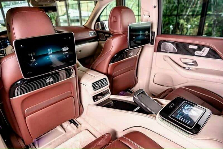 Lúc này câu nói người giàu thường may mắn trong việc bấm biển số đã không đúng với Minh "Nhựa" khi bấm biển cho Mercedes-Maybach GLS480 4Matic 2022.