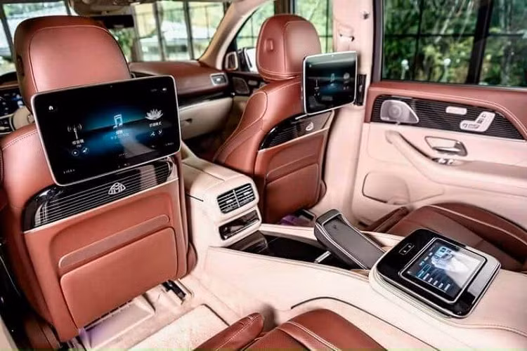 Lúc này câu nói người giàu thường may mắn trong việc bấm biển số đã không đúng với Minh "Nhựa" khi bấm biển cho Mercedes-Maybach GLS480 4Matic 2022.