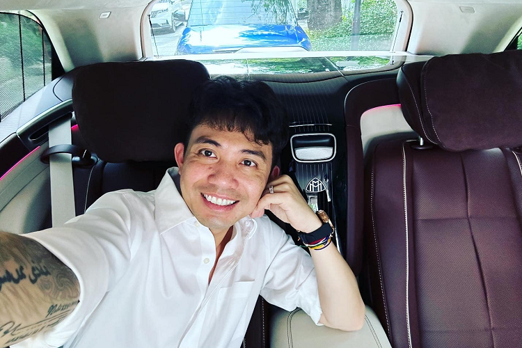 Nội thất xe sang trọng không kém gì bản cao cấp GLS600 nhưng lợi thế là giá rẻ do xe được trang bị hệ truyền động là khối động cơ 6 xy-lanh, dung tích 3.0 lít, tăng áp nhận được nhiều sự ưu đãi về thuế so với V8, dung tích 4.0 lít, tăng áp kép.