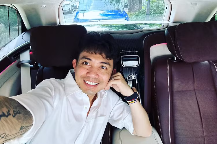 Nội thất xe sang trọng không kém gì bản cao cấp GLS600 nhưng lợi thế là giá rẻ do xe được trang bị hệ truyền động là khối động cơ 6 xy-lanh, dung tích 3.0 lít, tăng áp nhận được nhiều sự ưu đãi về thuế so với V8, dung tích 4.0 lít, tăng áp kép.