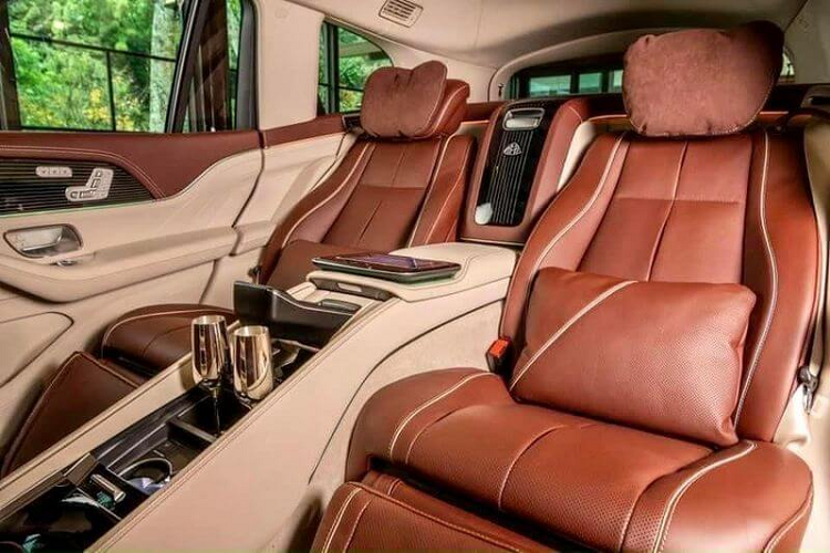 Ngoài ra, không ít cư dân mạng còn tiếc dùm cho Minh Nhựa khi suýt chút nữa, anh đã có thể bấm được biển số của xe Mercedes-Maybach GLS480 4Matic 2022 là 51K-555.XX thay vì 51K-554.XX như hiện thực, chỉ 1 con số lệch 1 hàng đơn vị cũng mang đến biển số không đẹp mắt.