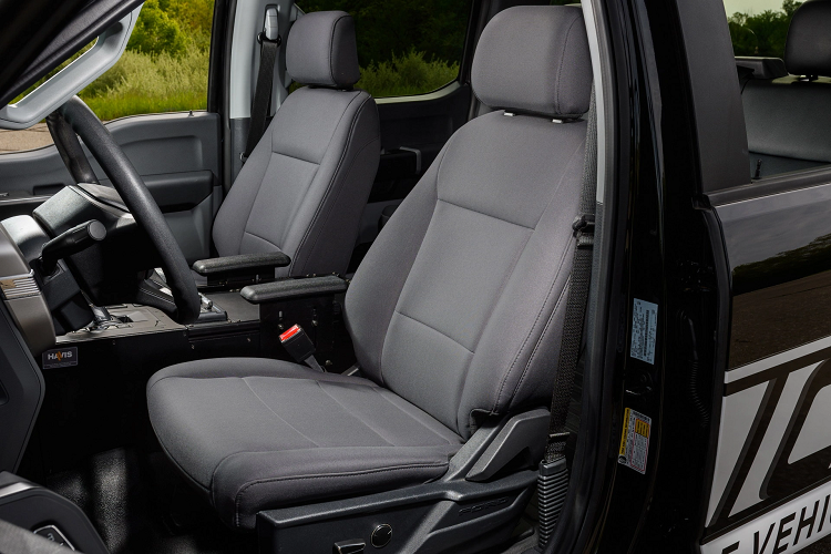 Xe được thiết kế với 5 chỗ ngồi rộng rãi. Hàng ghế trước có chiều cao tựa đầu và không gian để chân lần lượt là 1.036 mm và 1.115 mm.