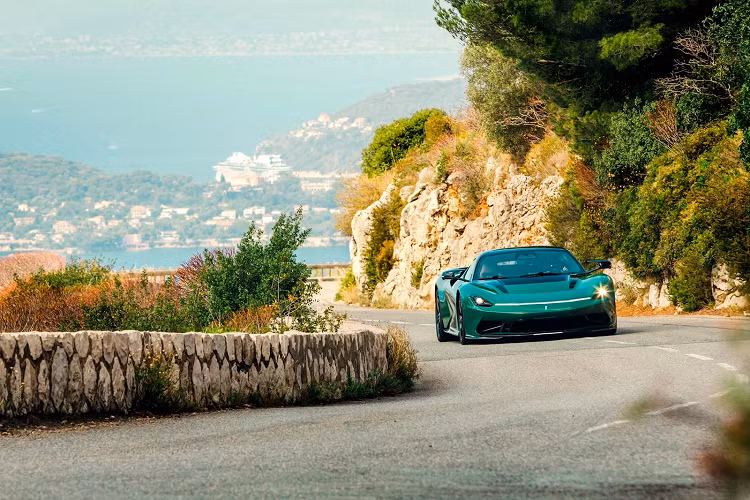 Theo Automobili Pininfarina, Battista Hyper GT 2023 mới sẽ bắt đầu được bàn giao trên toàn cầu vào mùa hè này và sẽ có phong cách thân xe “Pura” hoặc gói thiết kế thân xe “Furiosa”.