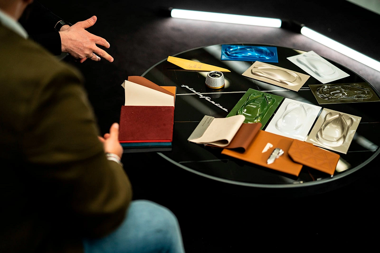 Automobili Pininfarina cam kết các dịch vụ hậu mãi, bao gồm dịch vụ “Bác sĩ hàng không” về các vấn đề kỹ thuật cho quyền sở hữu trọn đời của Battista. Đội ngũ chuyên gia Battista này đã tham gia vào quá trình phát triển chiếc EV từ đầu và sẽ bay đến bất cứ đâu trên thế giới bất cứ khi nào cần thiết để hỗ trợ khách hàng và siêu xe của họ.