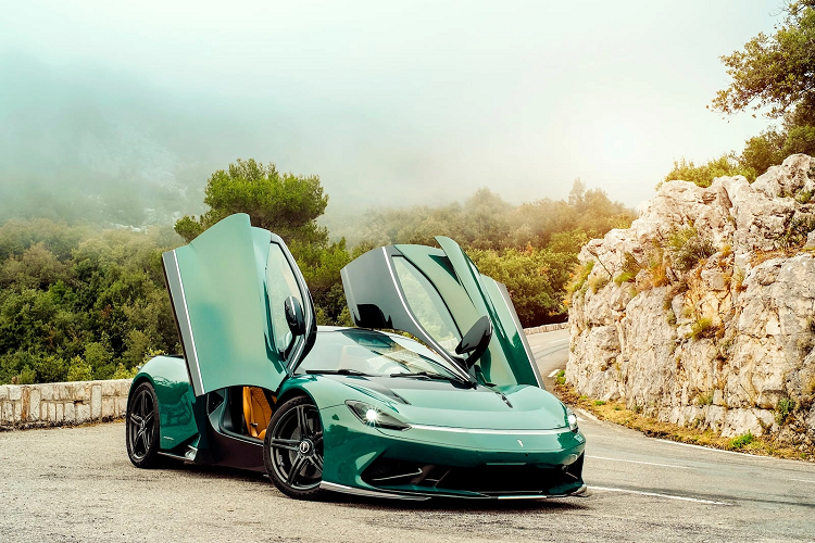 Automobili Pininfarina GmbH là công ty con của Mahindra &amp; Mahindra có trụ sở tại Munich, Đức đã mua lại công ty thiết kế ôtô Italy Pininfarina SpA vào năm 2015. Nguồn gốc Italy của nhà sản xuất ôtô này xuất phát từ thương hiệu Pininfarina ban đầu, được thành lập vào năm 1930.