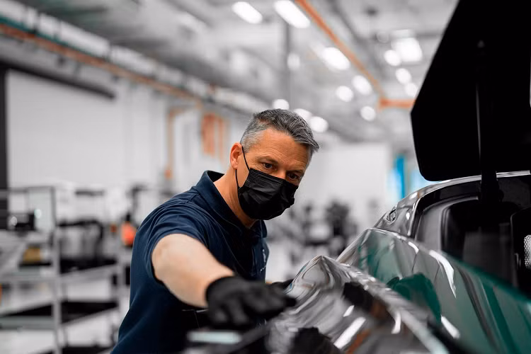 Theo sau siêu xe Battista Hyper GT là thông tin về một phiên bản độc quyền hơn của Hyper GT được gọi là Battista Anniversario, nó có các bộ phận được làm thủ công, bao gồm cả công đoạn sơn và sẽ chỉ có 5 chiếc được sản xuất. Tất cả đều đã được bán với giá ít nhất 2,9 triệu USD mỗi chiếc.