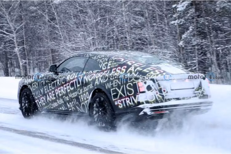 Dự đoán xe sẽ được trang bị động cơ điện kép, sản sinh công suất lên tới 610 mã lực, cho phép xe tăng tốc từ 0 - 96 km/h trong 3,6 giây.