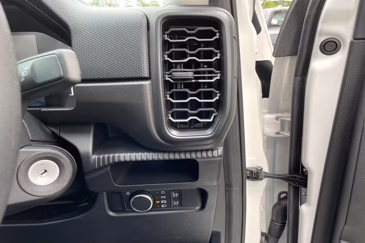 Hy vọng trong tương lai gần, Ford Việt Nam sẽ phân phối Ranger 2022 phiên bản cabin đơn thùng dài này tại Việt Nam. Vì đây là mẫu xe lý tưởng dành cho những khách hàng có nhu cầu mua bán tải để chở hàng với chi phí mua xe vừa phải, trang bị đủ dùng và có hệ dẫn động 2 cầu để di chuyển linh hoạt trên địa hình.