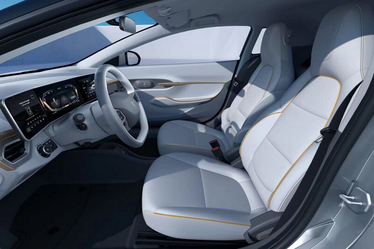 Lợi thế ở K20 không chỉ ở vận hành mà còn là giá bán. Mức giá xe Qiantu K20 2022 phiên bản tiêu chuẩn chỉ có 13.000 USD, bản cao cấp là 22.600 USD trong khi mẫu xe thể thao K50 có giá gần 100.000 USD.