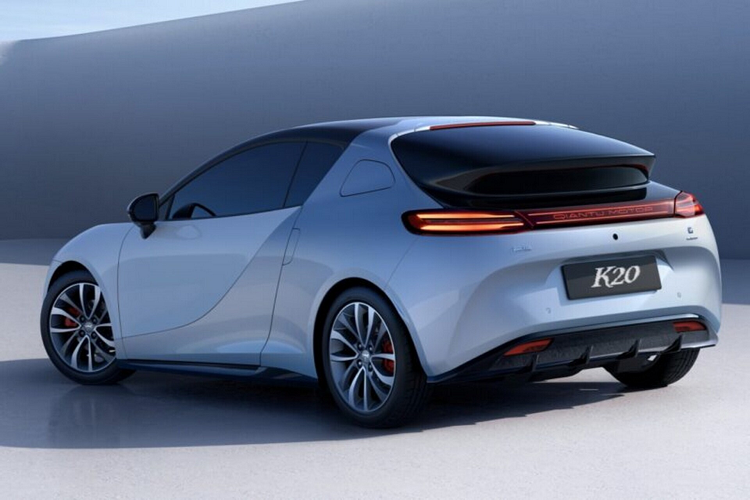 Qiantu K50 chỉ nhận được vài trăm đơn đặt hàng và chính thức dừng sản xuất vào năm 2020. Do đó, mẫu K20 được hãng xe Trung Quốc hi vọng tạo được cú hích lớn.