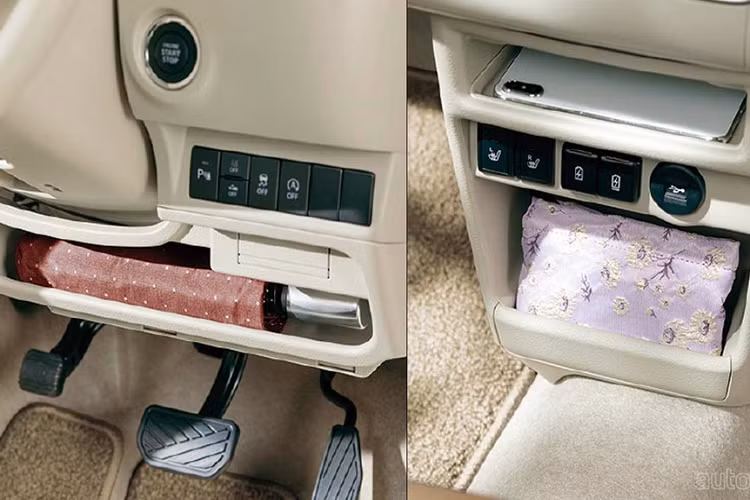 Tại thị trường Nhật Bản, Suzuki Alto 2022 có những trang bị tùy chọn như màn hình thông tin giải trí 7 inch, hỗ trợ kết nối với điện thoại thông minh và Bluetooth. Thêm vào đó là đèn pha LED, kính màu khói, kính chống tia UV, màn hình hiển thị thông tin kính lái, camera lùi, điều hòa tự động tích hợp lọc không khí và gương trang điểm ở ghế lái.