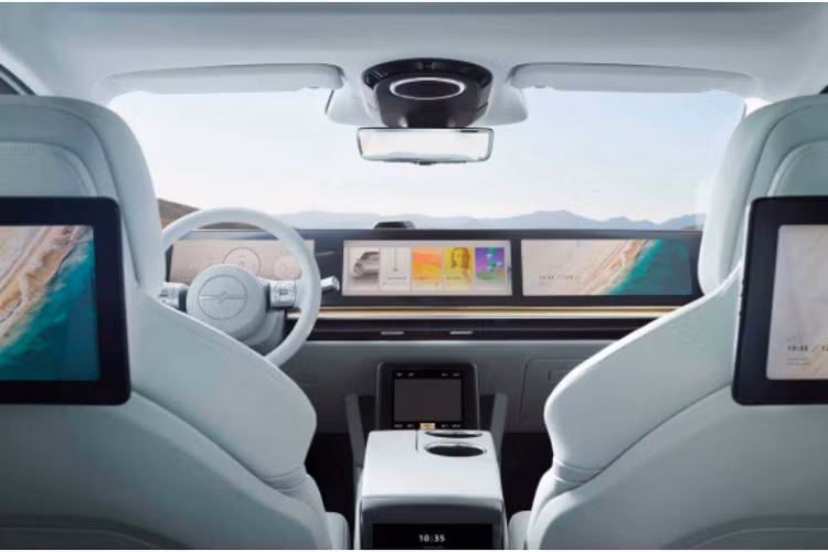 Hai công ty cho biết sản phẩm xe ôtô điện thương mại của họ sẽ chính thức lên kệ vào năm 2025 với tên gọi là Vision (tầm nhìn) và sẽ có bộ đôi, một chiếc sedan và một crossover.