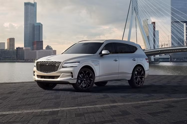 Vào hồi tháng 7 năm ngoái, trong làng xe đã xuất hiện tin đồn về việc thương hiệu Genesis chuẩn bị tung ra phiên bản 4 chỗ của dòng SUV hạng sang GV80. Mãi đến nay, tin đồn này mới trở thành sự thật khi Genesis GV80 Prestige Signature 2022 mới ra mắt thị trường Mỹ.