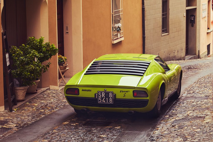 Ferruccio Lamborghini đã khá hài lòng vì ông đã chinh phục thành công những thử thách kỹ thuật bất chấp nhiều sự hoài nghi ban đầu. Tuy nhiên, ông vẫn khát khao tạo ra một chiếc xe ấn tượng hơn bao giờ hết để có thể khiến mọi người phải trầm trồ. Và đó chỉ là những gì đã xảy ra.