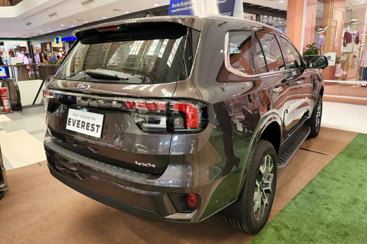 Tại thị trường Việt, trong nhiều năm qua, dòng xe SUV Ford Everest đã hấp dẫn khách hàng nhờ vào thiết kế nam tính, đi cùng với những tính năng hỗ trợ người lái, an toàn và tiện nghi nổi bật trong phân khúc.