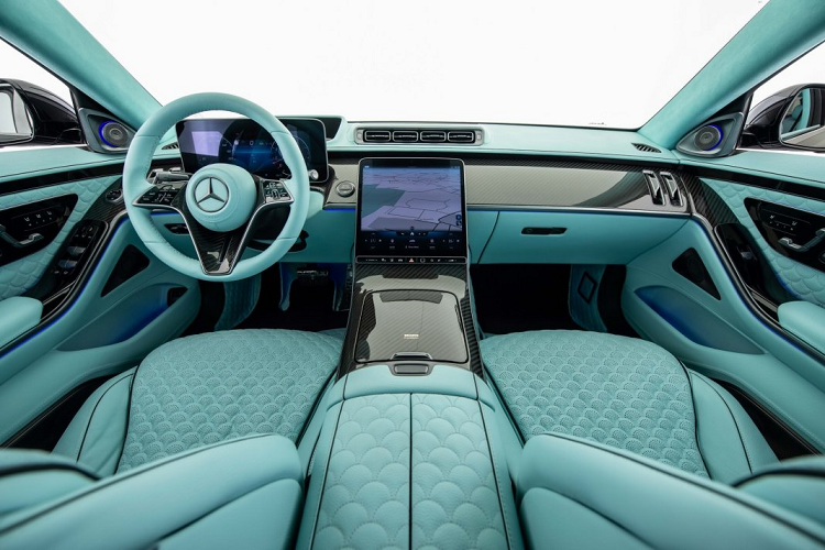 Đương nhiên, toàn bộ sự tiện nghi và xa hoa trên chiếc S-Class được bảo toàn. Brabus 600 Masterpiece được trang bị ghế ngồi hạng thương gia, tích hợp chức năng thông gió và sưởi.