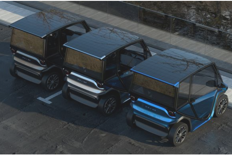 Ngoài ra chiếc xe còn được trang bị tấm pin năng lượng mặt trời được đặt trên nóc xe với khả năng chuyển hóa năng lượng để vận hành thêm khoảng 20km nếu như xe hết pin. Squad Solar City dự kiến sẽ được bày bán rộng rãi tại Châu Âu vào đầu năm 2023 với 4 phiên bản khác nhau, mức giá xe Squad Solar City 2023 dự kiến cho chiếc xe đáng yêu này là từ 6.250 Euro (khoảng 151 triệu đồng).