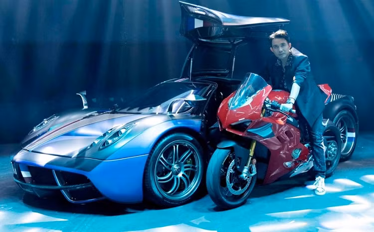 Minh Nhua khoe Ducati Superleggera V4 va Pagani Huayra hon 86 ty dong-Hinh-2