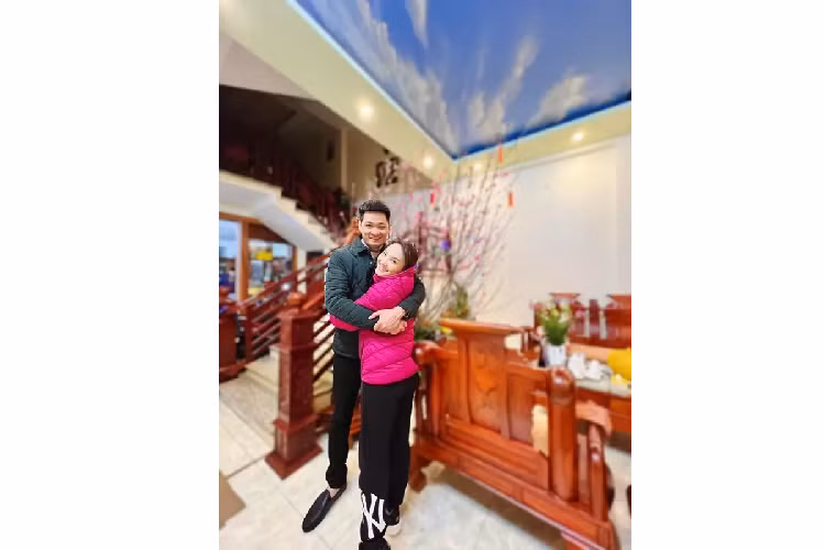 Bảo Thanh hào hứng: "Năm nay nhà đông con rồi. Chị mẹ tạm thời ngừng bung lụa. Các bác nhà có con mọn đón Tết có xinh không?".