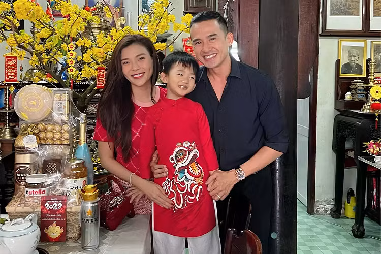 Lương Thế Thành tận hưởng ngày đầu năm vui vẻ bên gia đình. 