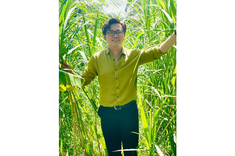 Đại Nghĩa du hí: "Về miền Tây ăn Tết nên cũng phải làm vài tấm hình cho có màu của cỏ cây sông nước chứ". 