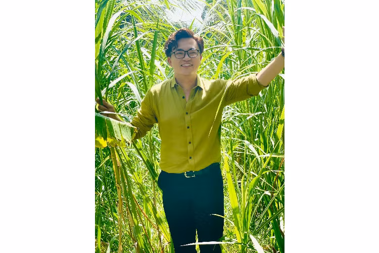 Đại Nghĩa du hí: "Về miền Tây ăn Tết nên cũng phải làm vài tấm hình cho có màu của cỏ cây sông nước chứ". 