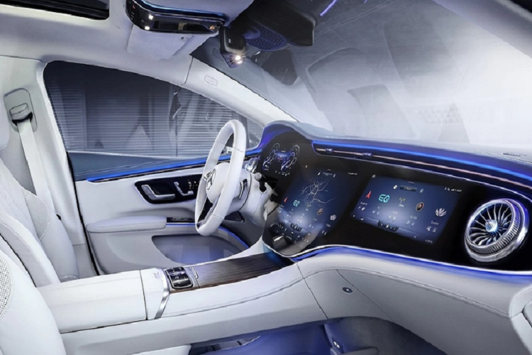 Những chiếc xe sang Mercedes-Benz có thể đi kèm với hơn 250 ứng dụng bao gồm cả xem phim, chơi trò chơi hay xem tin tức. Hệ thống MBUX sẽ giữ nguyên những yếu tố cốt lõi, chỉ đa dạng hơn mà thôi.