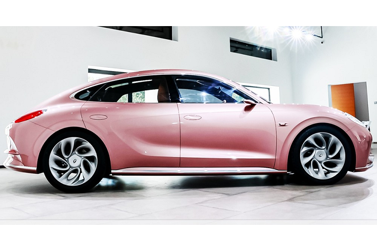 Ở thị trường Đông Nam Á, cụ thể là Thái Lan, mẫu xe này được gọi bằng cái tên riêng là Ora Grand Cat chạy điện. Theo kế hoạch, xe sẽ chính thức trình làng tại Thái Lan ngay trong triển lãm Motor Expo 2022 diễn ra vào đầu tháng sau. Đến năm 2023, mẫu ôtô điện này sẽ bắt đầu được phân phối chính hãng tại xứ sở Chùa Vàng.