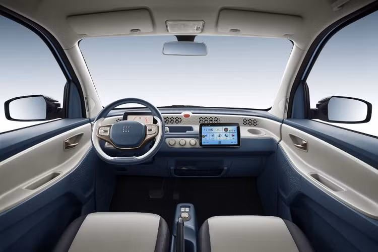 Theo đó, mẫu ôtô hạng A này có giá tạm tính chỉ 28.600 Nhân dân tệ (khoảng 100 triệu đồng). Như vậy, Dongfeng FengGuang Mini EV 2022 mới có giá bán khởi điểm ngang ngửa với đối thủ Wuling Hongguang Mini EV.