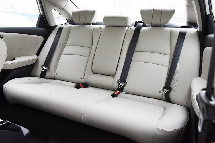 Chưa hết, Honda Envix 2022 còn có màn hình thông tin giải trí dạng cảm ứng 9 inch mới và hệ thống kết nối Honda Connect 3.0. Người dùng có thể kết nối điện thoại thông minh với xe, kết nối xe với các thiết bị thông minh tại nhà. Đó là chưa kể đến tính năng ra lệnh bằng giọng nói, hệ thống định vị và giải trí trực tuyến.